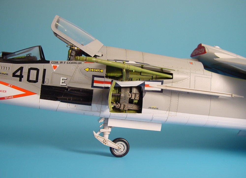 1/48 F-8E Crusader gun bay